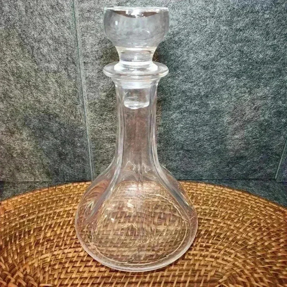Vintage Cristal D’ Arques 24% Lead Crystal Decanter w/ Stopper - Picture 5 of 9